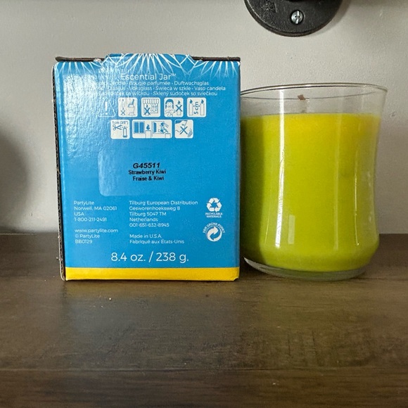 Partylite Strawberry Kiwi Scented Candle - Picture 1 of 1